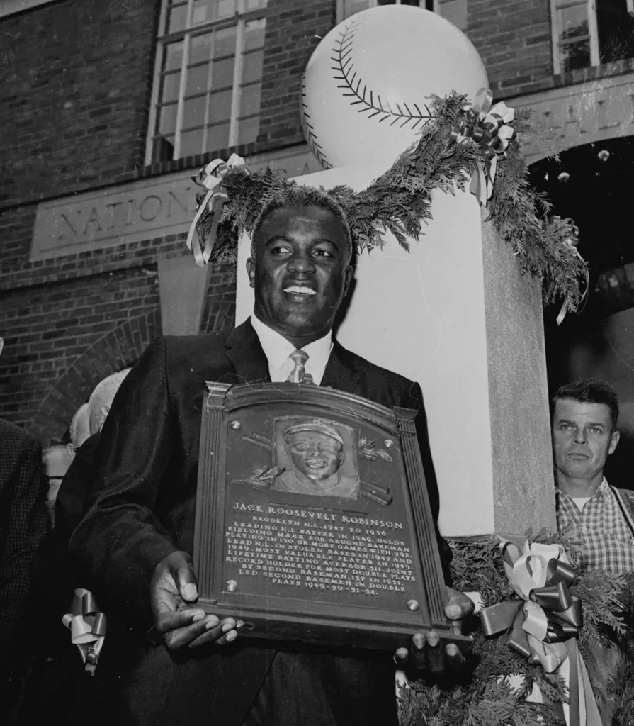 ballplayer jackie robinson hall of fame baseball 1962